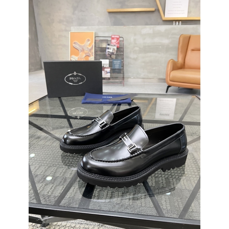 Pra*a leather shoes